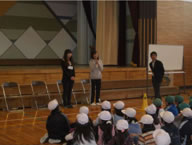 左から、求 倩さん、曹 佩佩さん