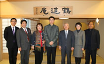鈴木理事長の案内による大学構内、施設等見学